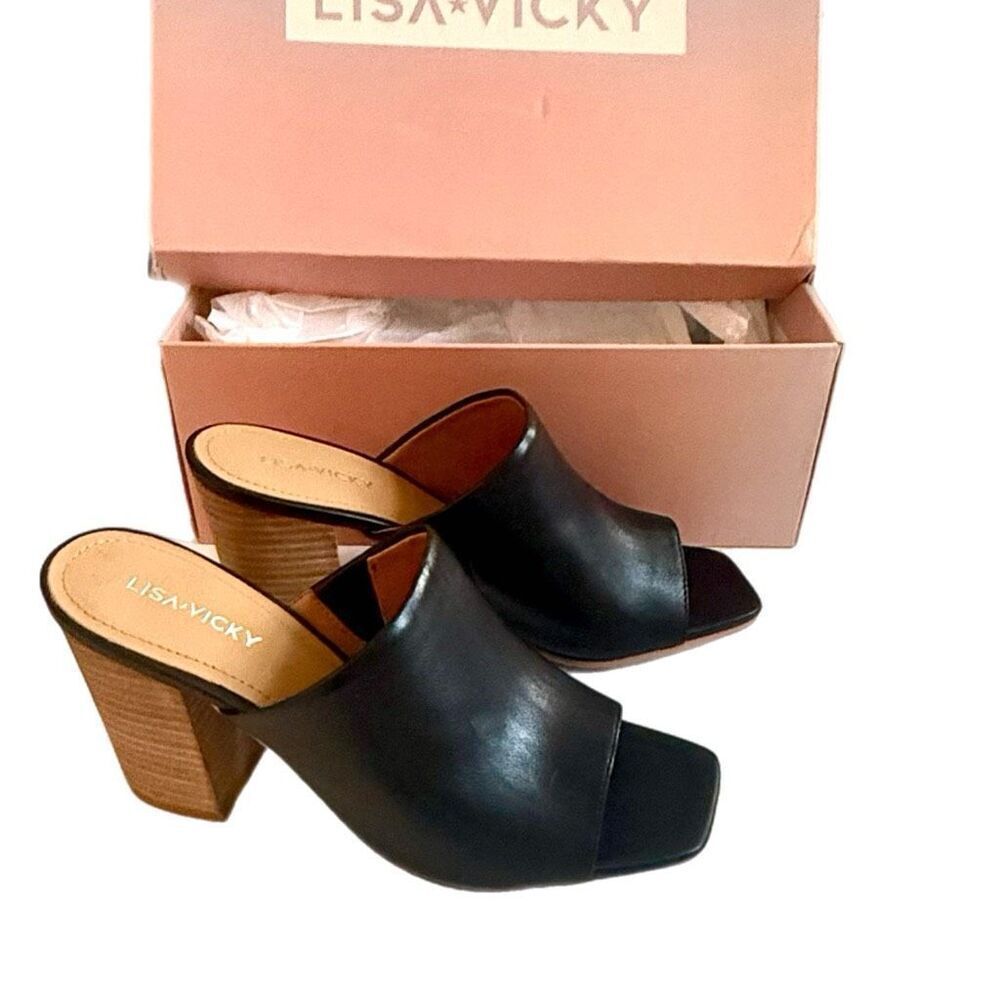 NWT Lisa Vicky Virtue V Sandal in black.  Size 7